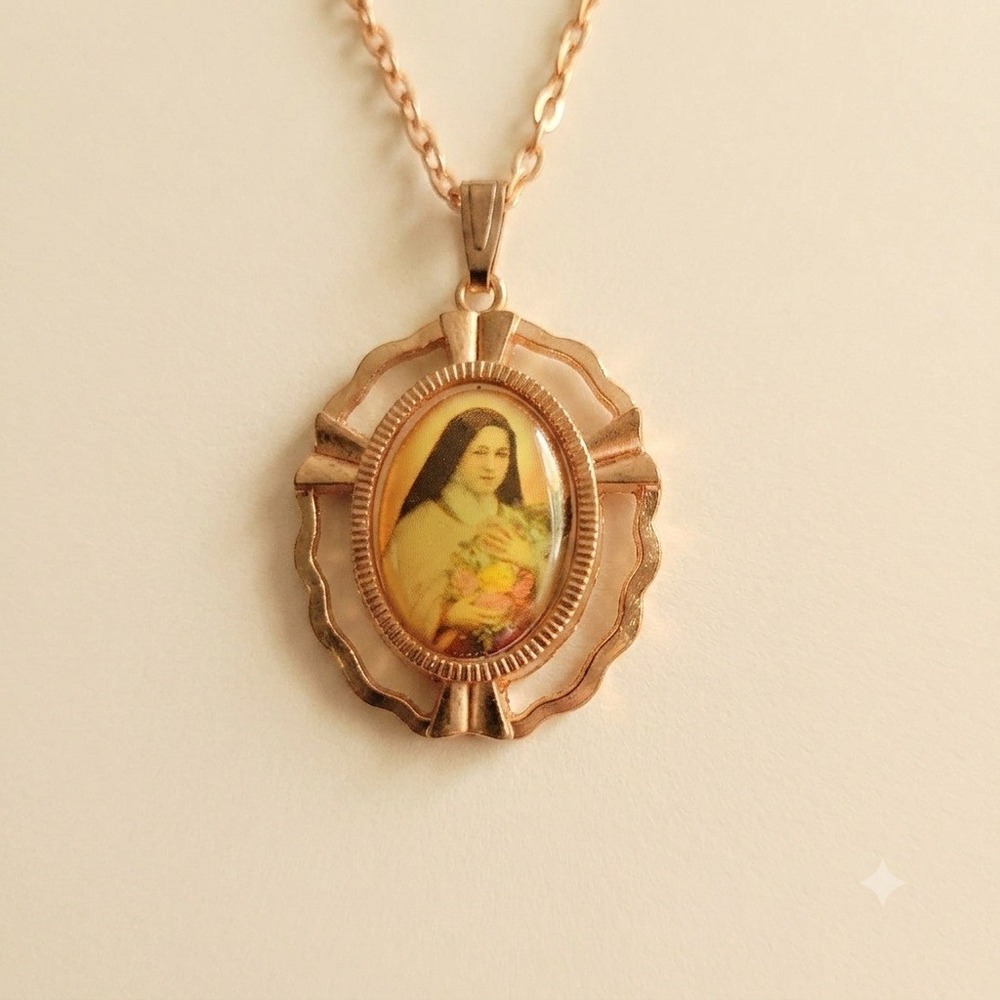 Vintage Saint Threse Little Flower Medal Necklace Copper Tone 18" Cottagecore
